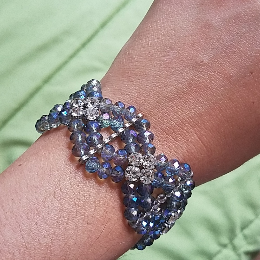 Stretchy iridescent blue beaded & crystal bracele